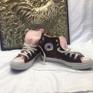 **SOLD***Woman’s sz 8 high top sneakers